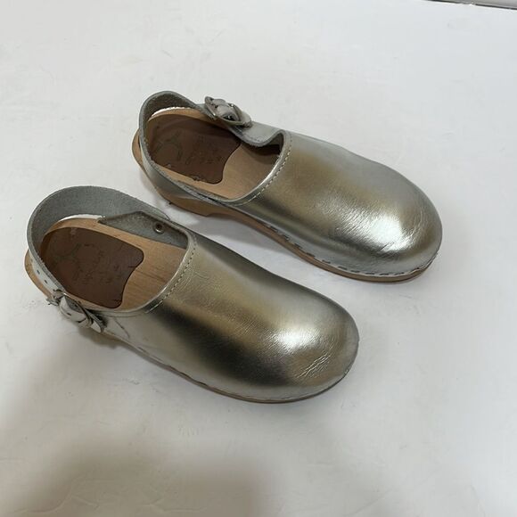 CAPE CLOGS IN SILVER METALLIC - Picture 2 of 8
